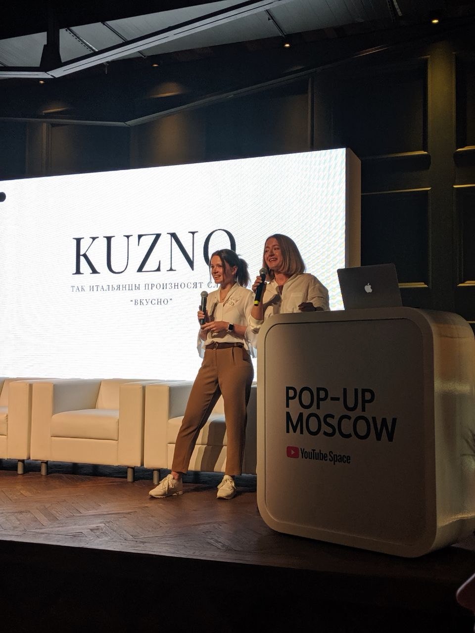 Intervento sul palco dell’evento YouTube Space Pop-Up Moscow